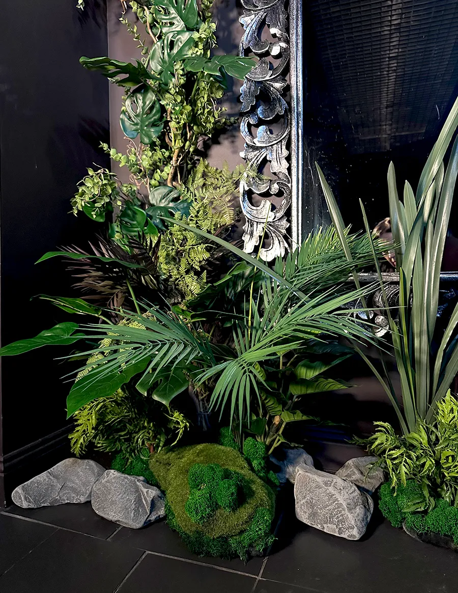 заказать  оформление зеркала искусственными растениями в спб.