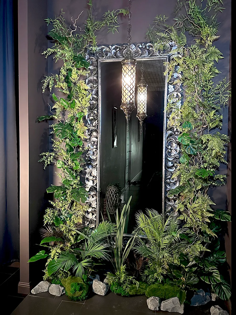 заказать  оформление зеркала искусственными растениями в спб.