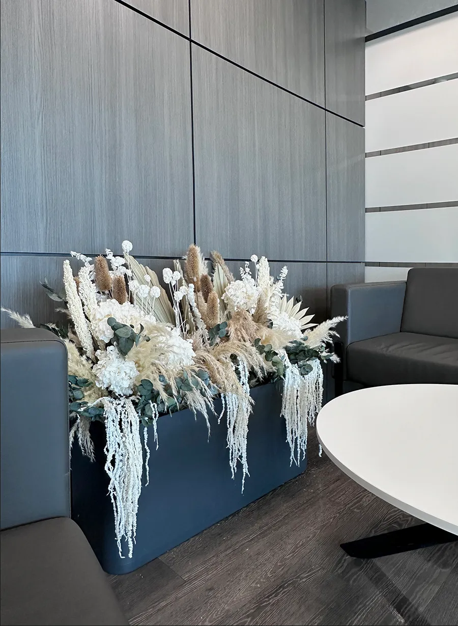 Заказать оформление офиса композициями из сухоцветов и стабилизированных растений в спб.