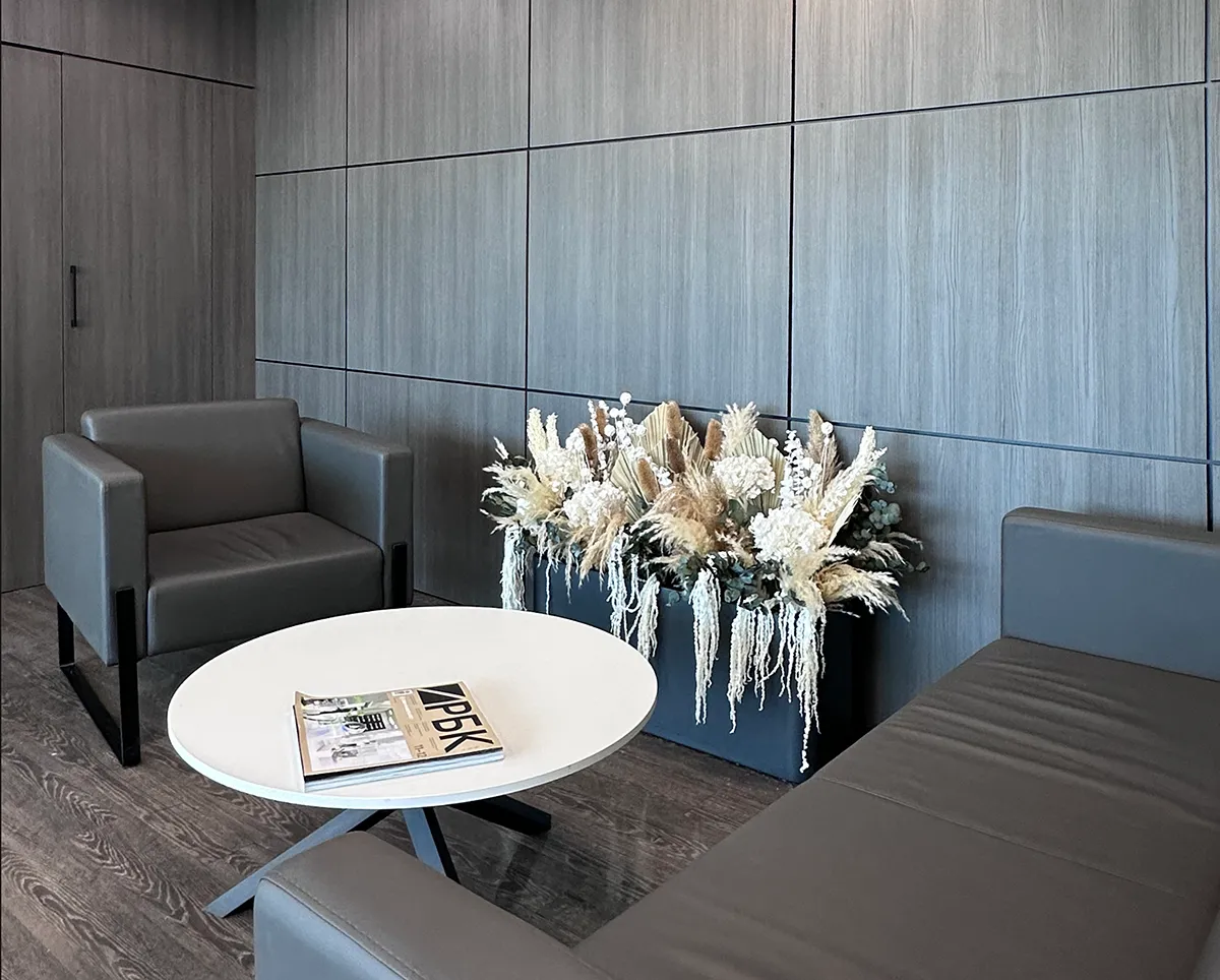 Заказать оформление офиса композициями из сухоцветов и стабилизированных растений в спб.