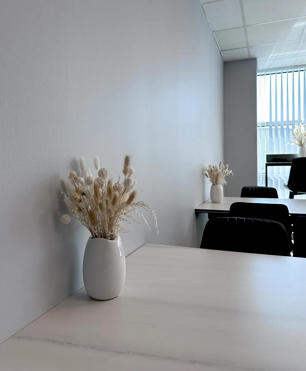 Заказать оформление офиса композициями из сухоцветов и стабилизированных растений в спб.